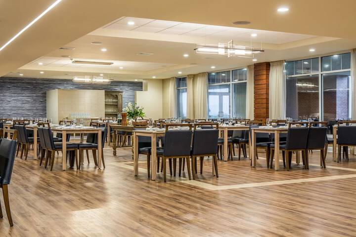 Wyndham Newport Hotel