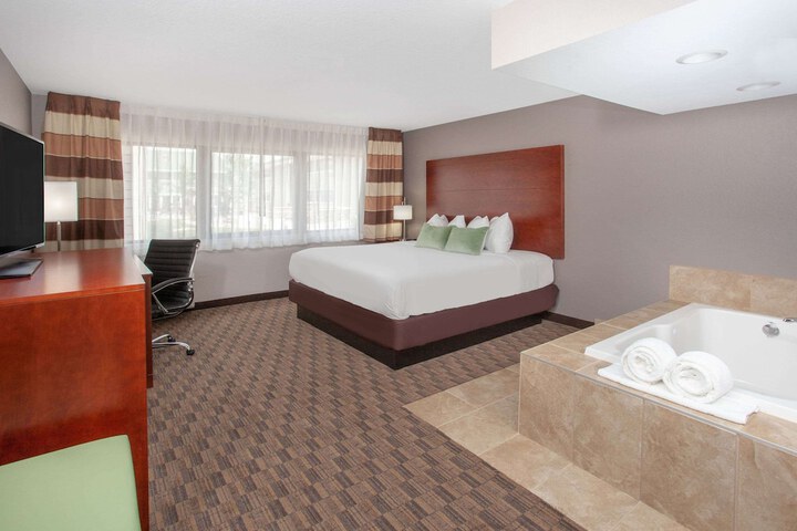 Wyndham Garden Fort Wayne