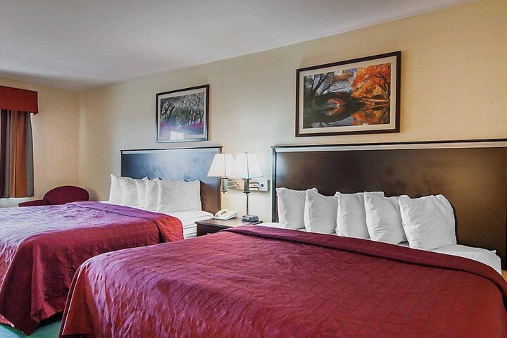 Room 32 of 107