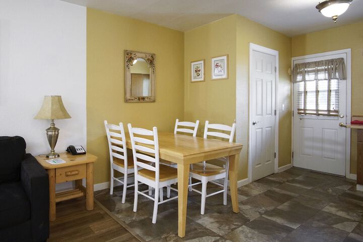 Green Gables Motel & Suites