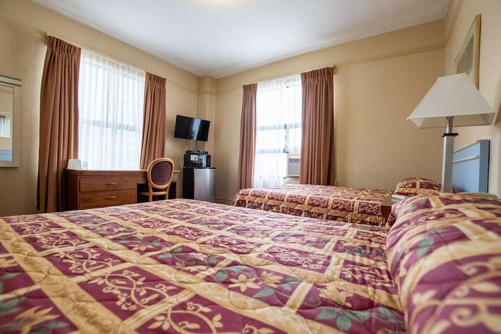 Room 5 of 18