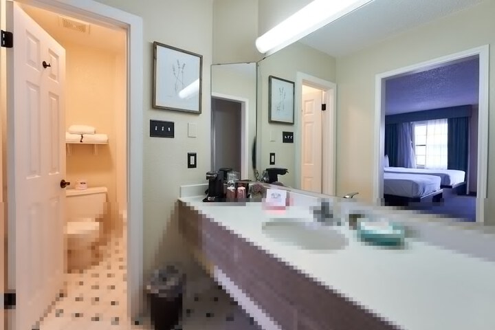 Room 32 of 36
