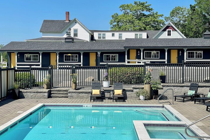 Seascape Motel & Cottages