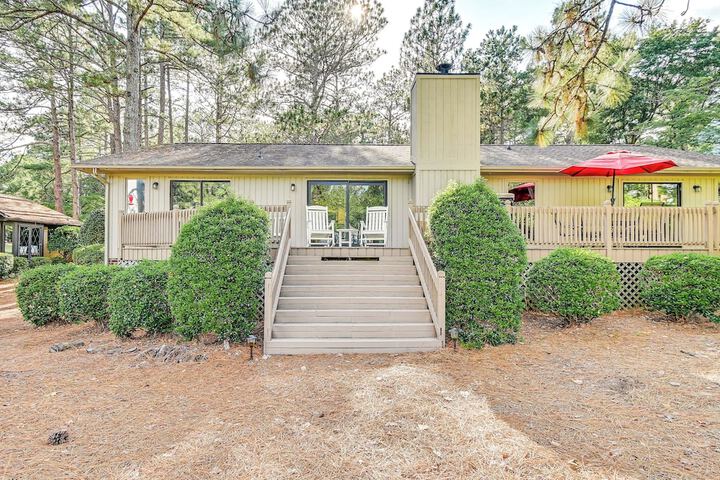 Charming Pinehurst Getaway w / Golf Course View!