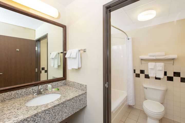 Room 14 of 27