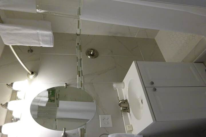 Room 44 of 141