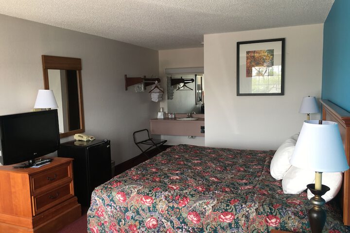 Room 9 of 11