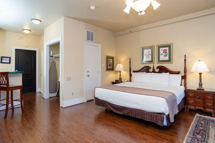 Room 12 of 40
