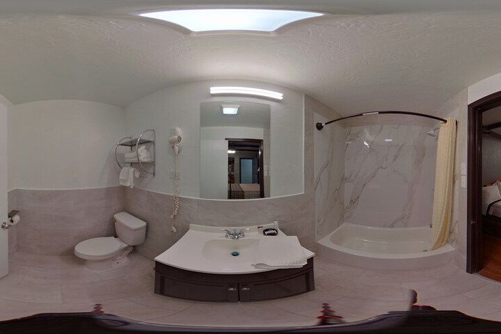 Room 6 of 17