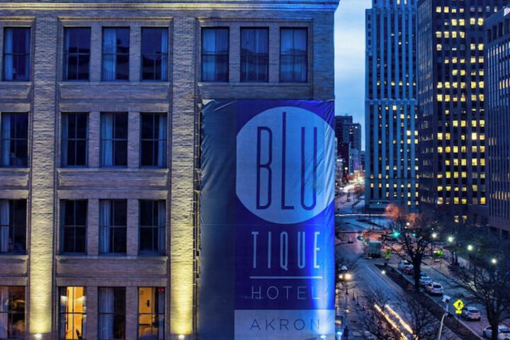 BLU-Tique Akron, a Tribute Portfolio Hotel