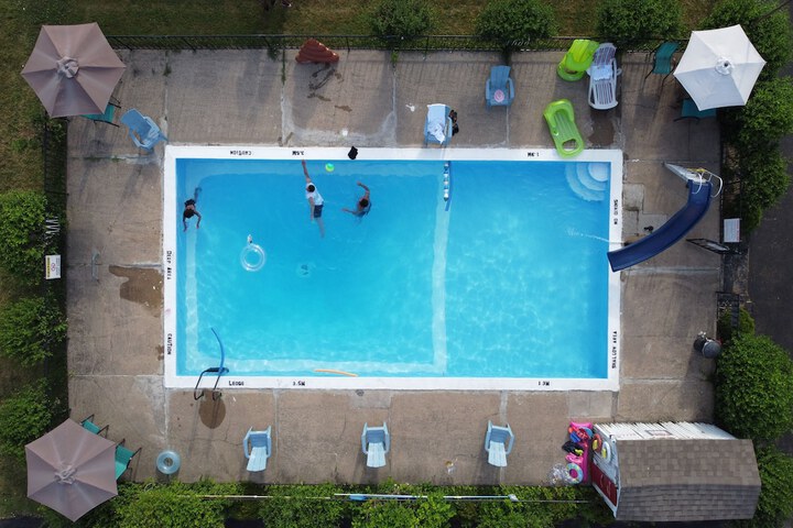 Pool 10 of 44