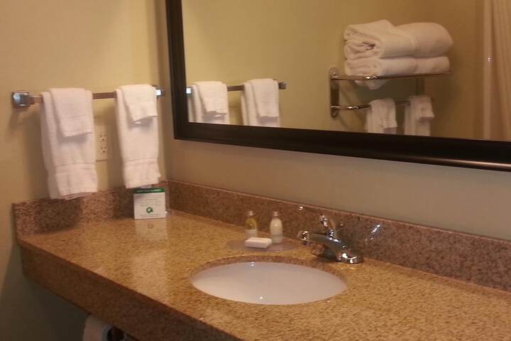 Cobblestone Inn & Suites - Bloomfield