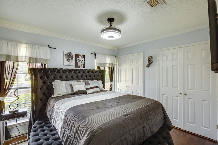 Walk to Lake! Rowlett Escape w / Fire Pit & Views