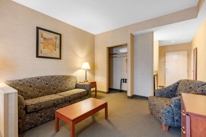Room 32 of 38