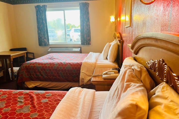 Villa Inn Motel Near Hwy 12 WI Capital O