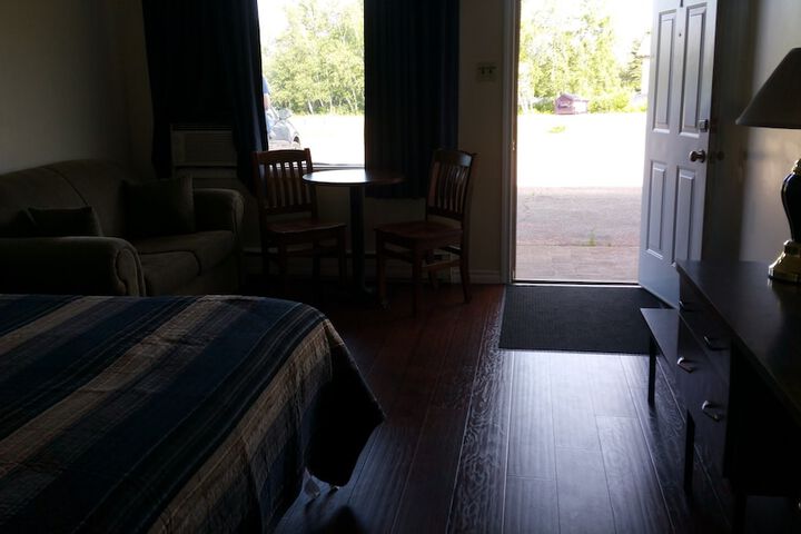 Room 17 of 38