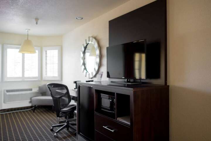 Room 27 of 42