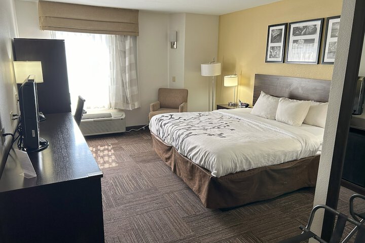 Room 21 of 38