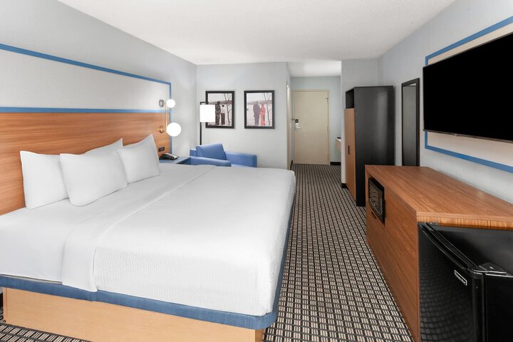 AmericInn by Wyndham Reedsburg