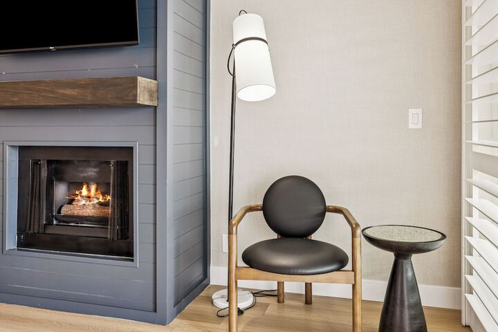 456 Embarcadero Inn & Suites