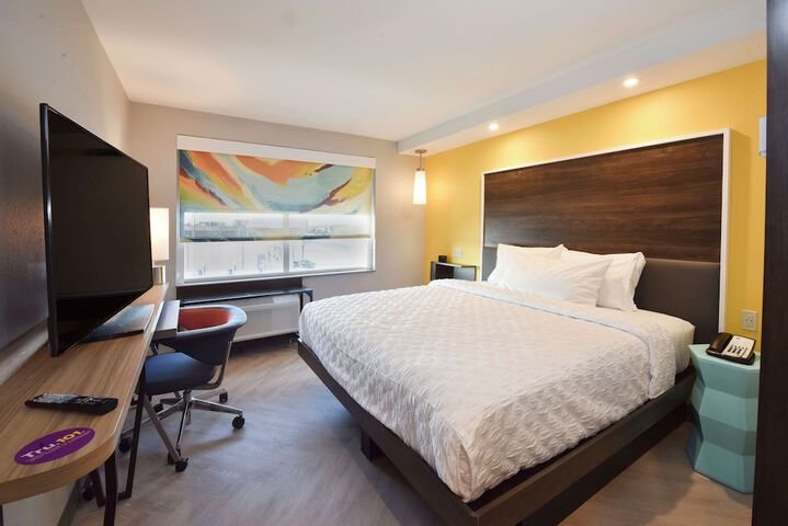 Room 28 of 40