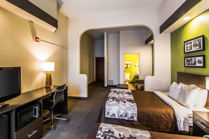Room 25 of 41