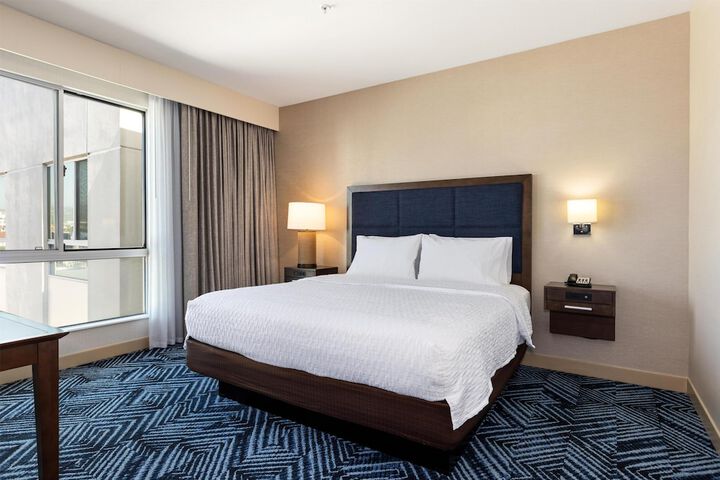 Hampton Inn & Suites Los Angeles - Glendale
