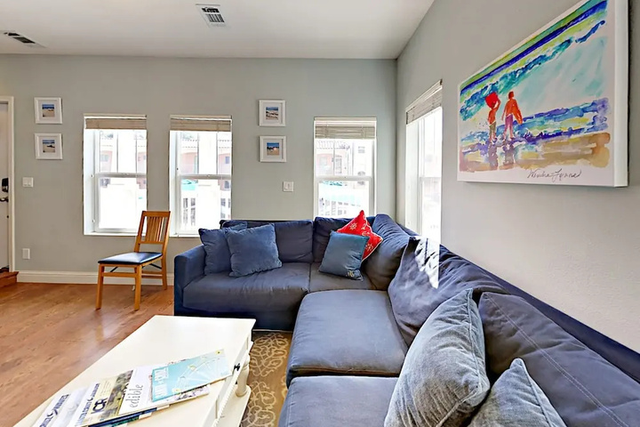 Charming 2br 300 Yards To Beach! 2 Bedroom Home