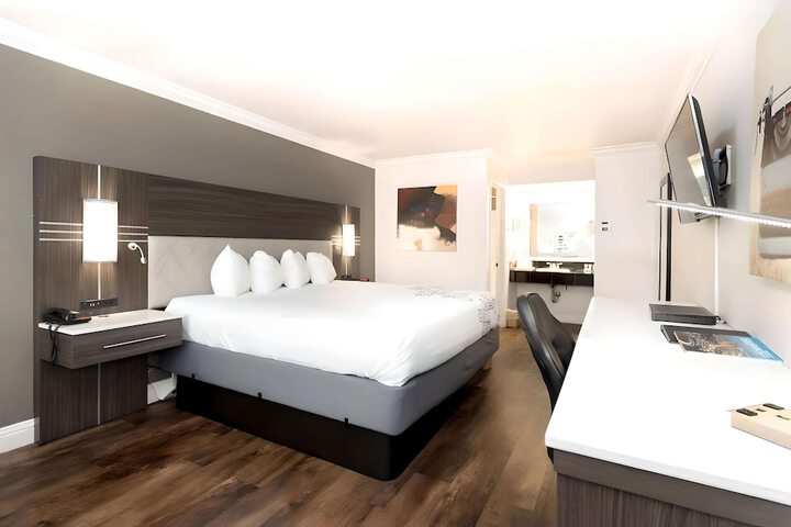 Room 15 of 30