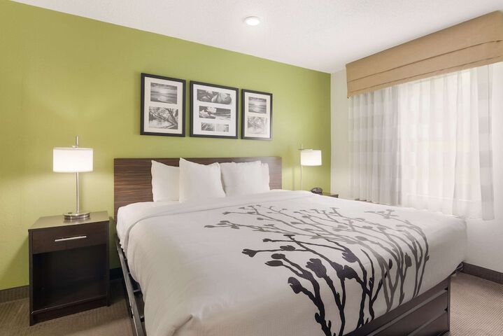 Room 9 of 28