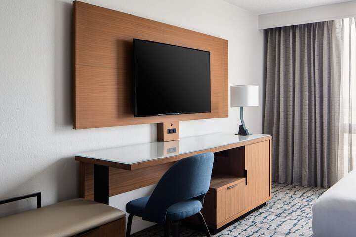 Room 16 of 48