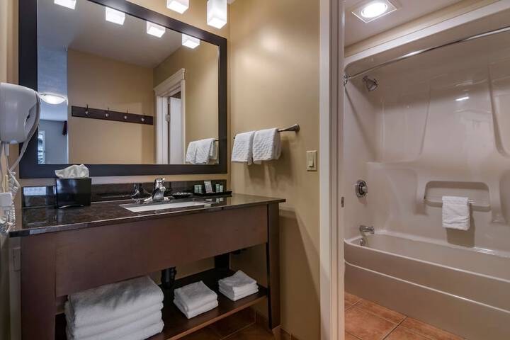 Room 33 of 61