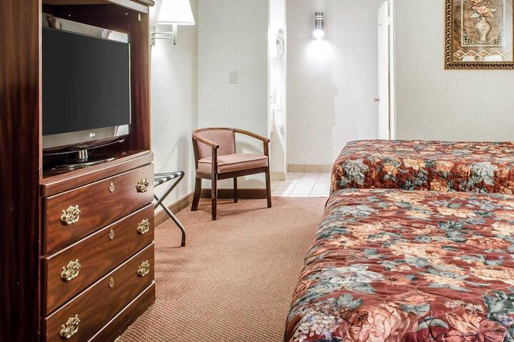 Room 14 of 22
