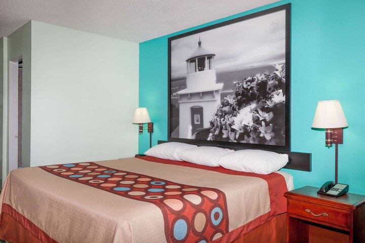 Room 19 of 28