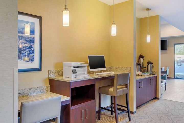 Comfort Suites Burlington near I-5