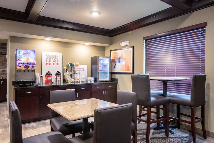 Cobblestone Inn & Suites - Pine Bluffs