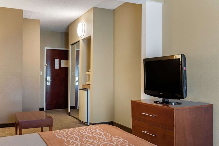 Room 8 of 32