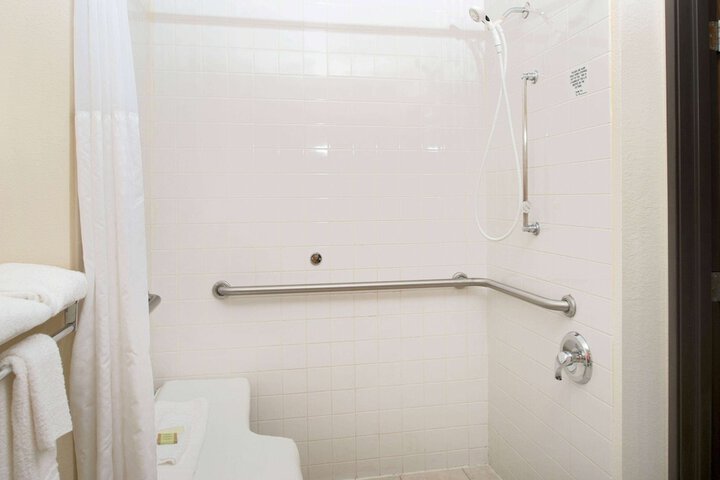 Room 8 of 16