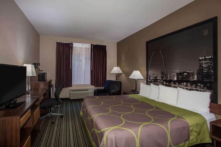 Room 11 of 15