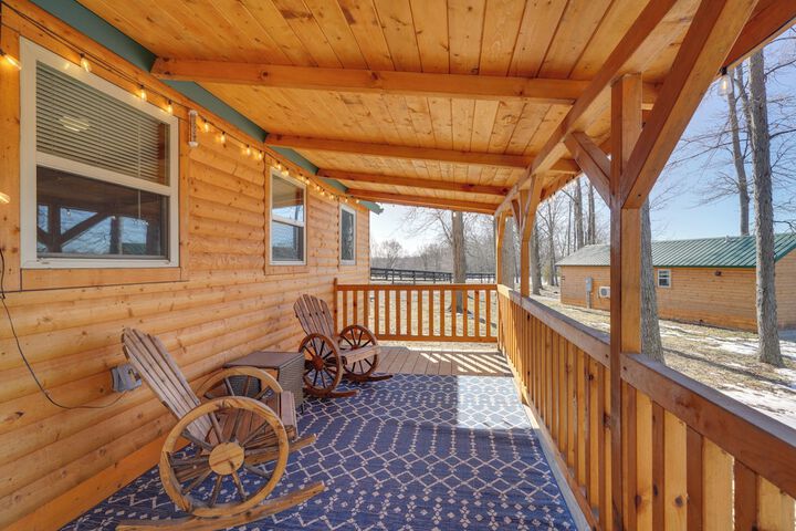 Porch & Pond Views: La Grange Cabin Retreat!