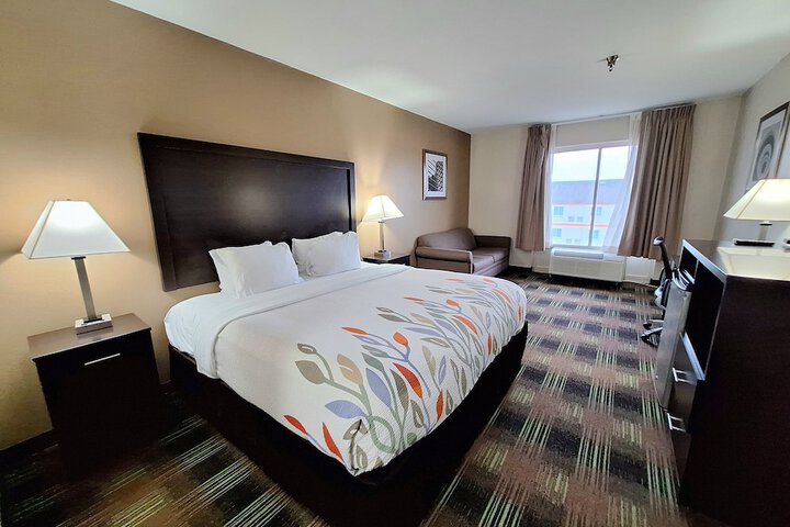 Room 10 of 34
