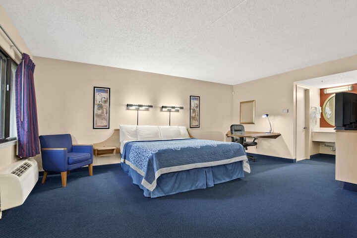 Room 9 of 33