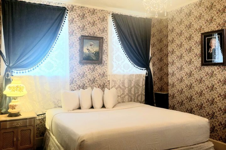 Room 11 of 52