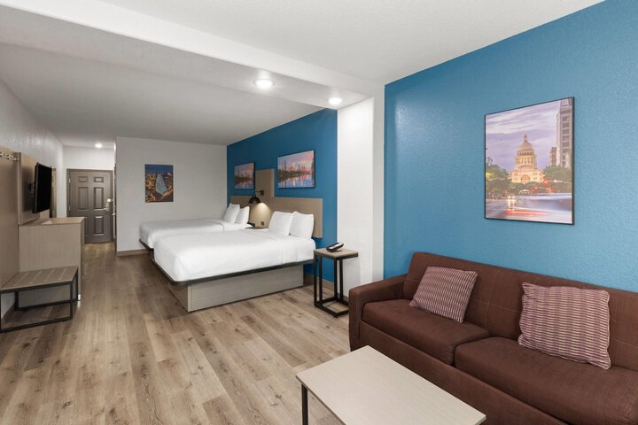 La Quinta Inn & Suites by Wyndham Kyle - Austin South
