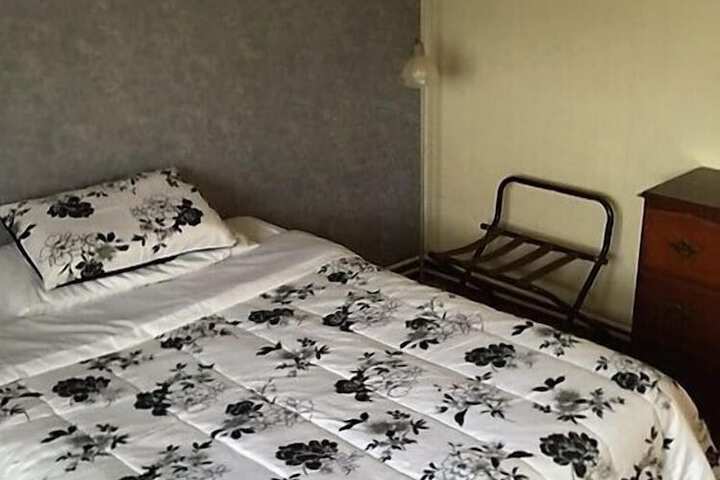 Room 9 of 12