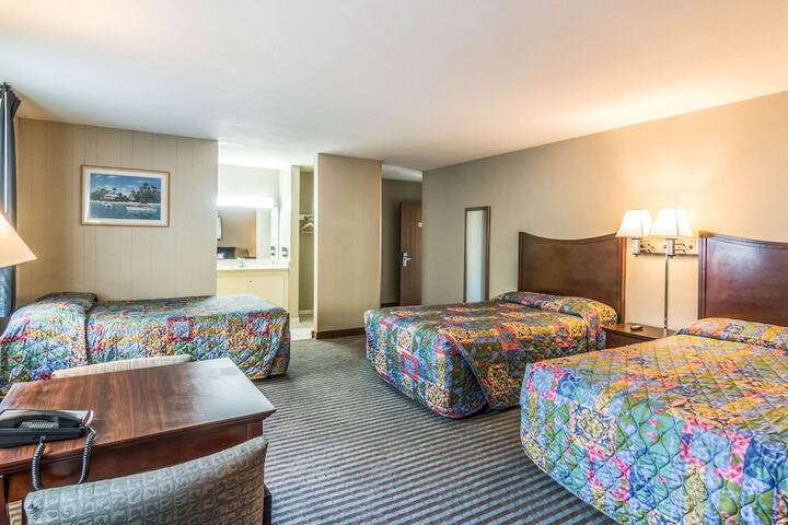 Room 10 of 25