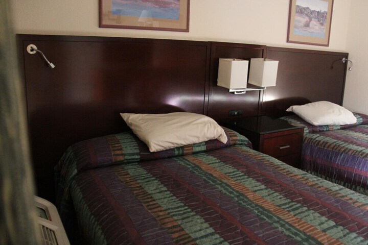 Room 10 of 18
