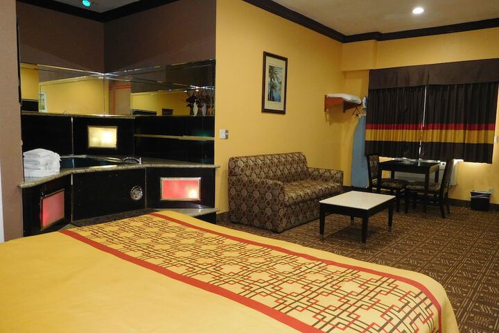 Room 22 of 37