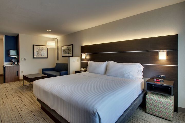Holiday Inn Express & Suites Morris by IHG