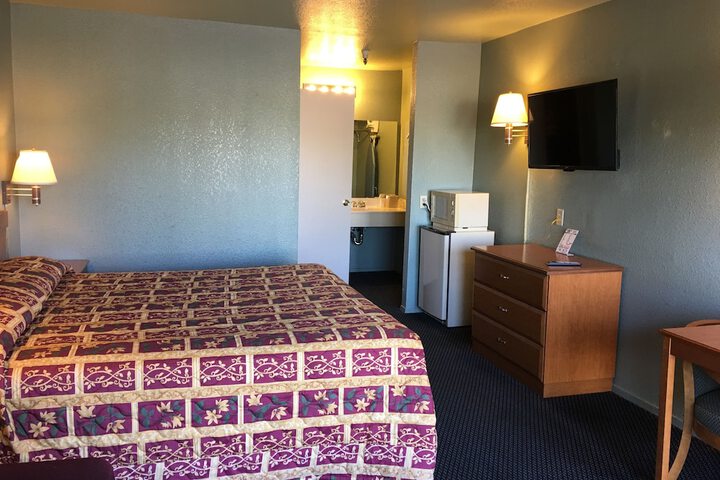 Room 12 of 27